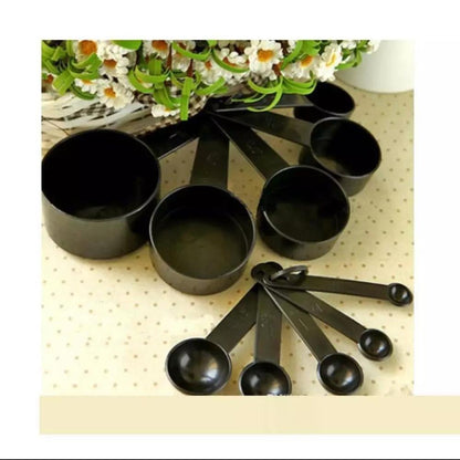 Black Kitchen Measuring Set with Stainless Steel Cutters